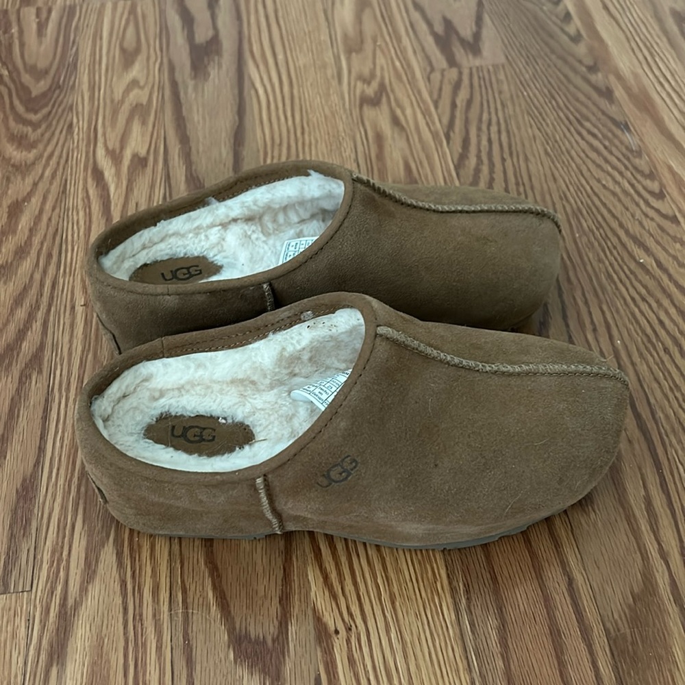 Ugg clogs